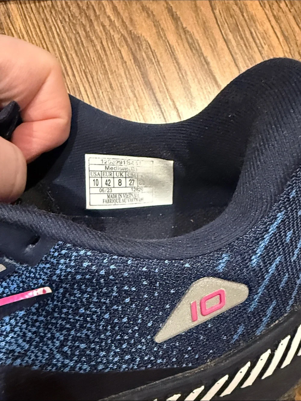 Brooks Women's Blue and Pink Athletic Running Shoes